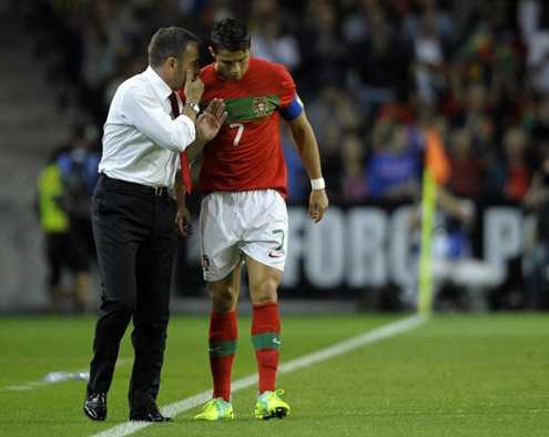 Cristiano Ronaldo listens to Paulo Bento's instructions on the field