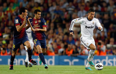 Cristiano Ronaldo running faster than Pedrito and Busquets, in Barcelona vs Real Madrid in 2012-2013