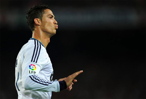 Cristiano Ronaldo sending kisses and asking the crowd to be calm about the game, after scoring a goal in Barcelona 2-2 Real Madrid, in 2012-2013