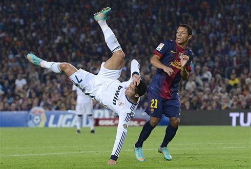Cristiano Ronaldo injury after an attempt of a bicycle kick, in Barcelona 2-2 Real Madrid for La Liga 2012-2013