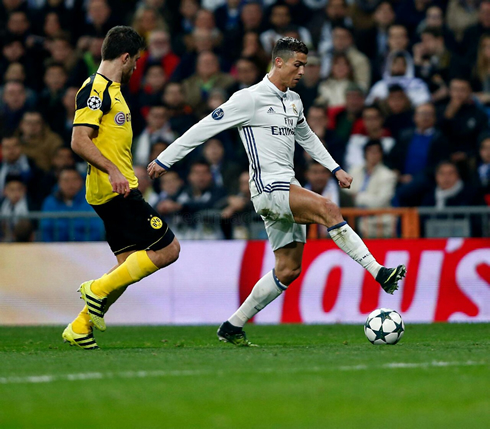 Cristiano Ronaldo backheel touch in a game between Real Madrid and Borussia Dortmund at the Santiago Bernabéu