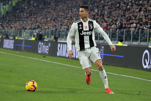 Cristiano Ronaldo running down the wing during a Juventus league game