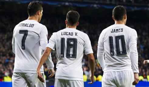 Cristiano Ronaldo walks back next to Lucas Vázquez and James Rodríguez