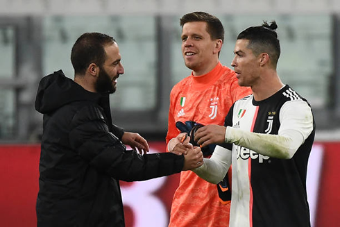 Cristiano Ronaldo and Gonzalo Higuaín after Juventus win over Inter Milan