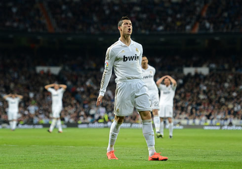 Cristiano Ronaldo and several Real Madrid players not believing in such a great miss from the Merengues, in 2012