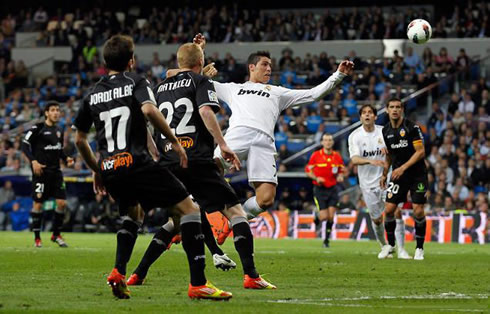 Cristiano Ronaldo suffering a penalty-kick foul, in Real Madrid 0-0 Valencia, in 2012