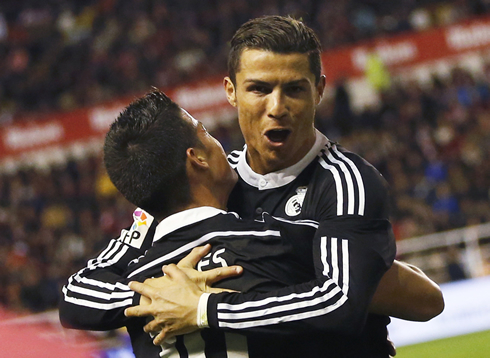 Cristiano Ronaldo hugging James Rodríguez in Real Madrid 2-0 win against Rayo Vallecano