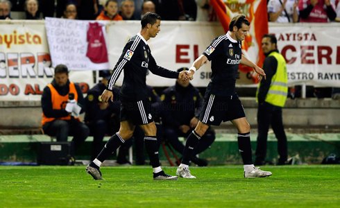 Cristiano Ronaldo holding Gareth Bale's hand