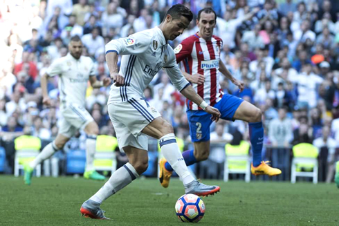 Cristiano Ronaldo vs Godín in Real Madrid 1-1 Atletico Madrid in 2017