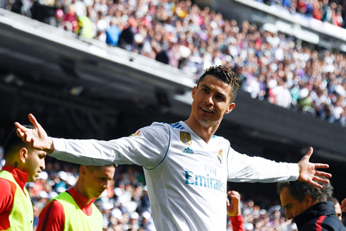 Cristiano Ronaldo like a king at the Bernabéu