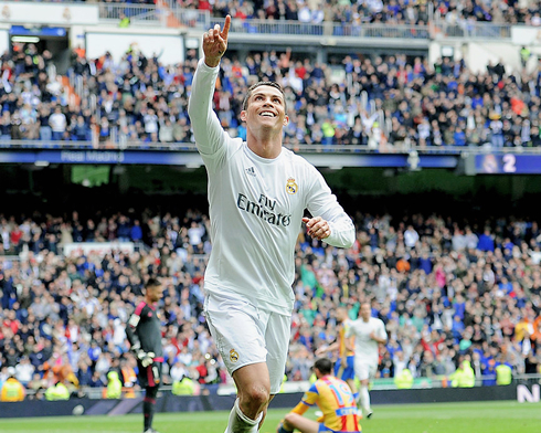 Cristiano Ronaldo pointing his finger to the stands, looking for his son and his family