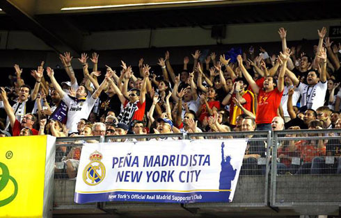 Real Madrid fans from New York City welcoming the Merengues in the Yankees Stadium, in the 2012-2013 United States pre-season tour