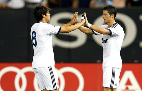 Cristiano Ronaldo and Kaká touching hands after a goal for Real Madrid, in the pre-season 2012-2013