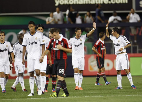 Cristiano Ronaldo saluting Angel di María after another Real Madrid against AC Milan, in 2012-2013