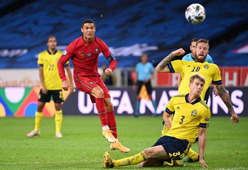 Cristiano Ronaldo scoring his second goal in Sweden 0-2 Portugal