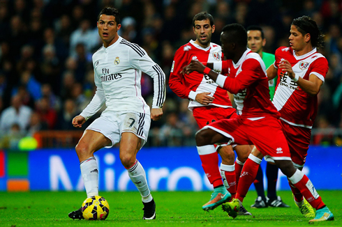 Cristiano Ronaldo assisting a teammate in Real Madrid 5-1 Rayo Vallecano, for La Liga 2014-2015