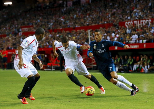 Cristiano Ronaldo in action in Real Madrid visit to the Sánchez Pizjuán