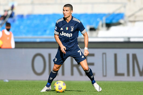 Cristiano Ronaldo standing near the ball in Lazio 1-1 Juventus