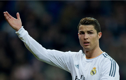 Cristiano Ronaldo raising his right arm to the sky