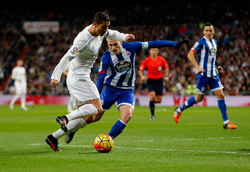 Cristiano Ronaldo goes for an exquisite dribble in Real Madrid vs Deportivo
