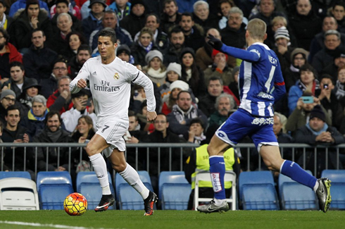 Bale and Ronaldo running down the right wing at the Bernabéu