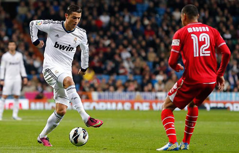Cristiano Ronaldo lightning dribbling skills, in Real Madrid vs Sevilla, in 2013