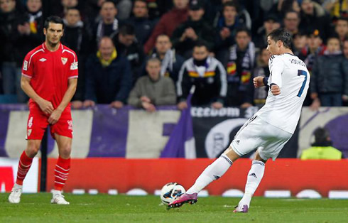 Cristiano Ronaldo powerful left-foot strike, in Real Madrid 4-1 Sevilla, in La Liga 2013