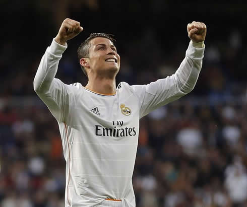 Cristiano Ronaldo gesture after scoring in Real Madrid vs Levante