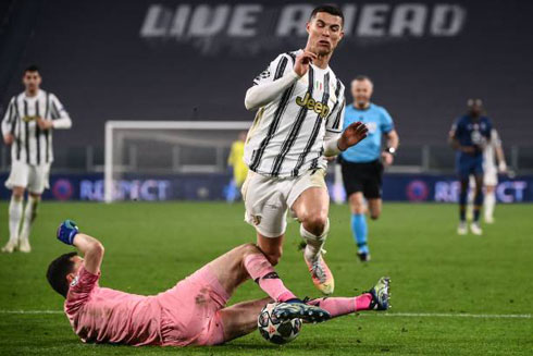 Cristiano Ronaldo getting tackled by the goalkeeper