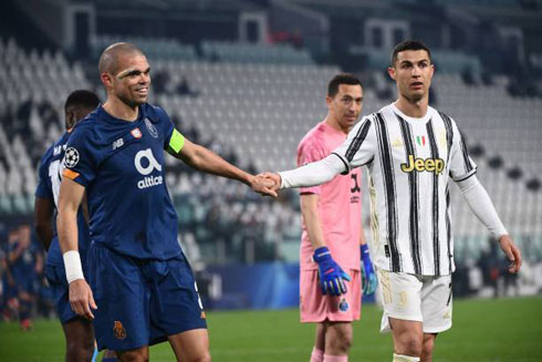 Cristiano Ronaldo greeting Pepe during Juventus match against FC Porto