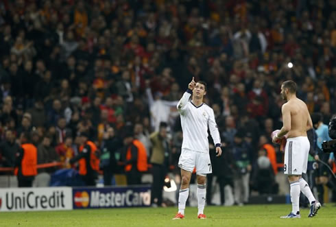 Cristiano Ronaldo pointing to the sky to dedicate Real Madrid's passage to the Champions League semi-finals in 2013, to his father