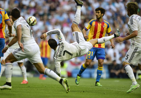 Cristiano Ronaldo failed attempt of a bicycle kick, in Real Madrid vs Valencia