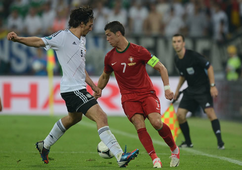 Cristiano Ronaldo dribbling a Hummels, in Portugal vs Germany for the EURO 2012