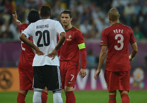 Cristiano Ronaldo talking with Boateng, while Bruno Alves and Pepe get near them, in the EURO 2012