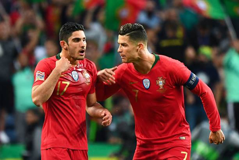 Gonçalo Guedes and Cristiano Ronaldo talking to each other in Portugal 1-0 Netherlands
