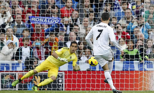 Cristiano Ronaldo scoring in Real Madrid 5-1 Real Sociedad from the penalty-kick mark