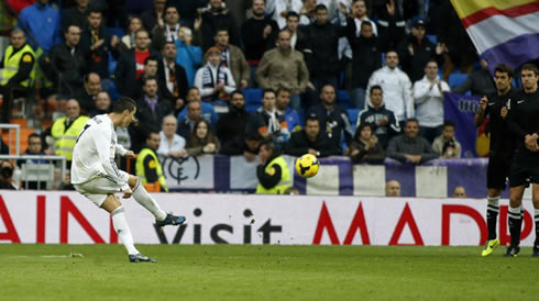 Cristiano Ronaldo free-kick goal in Real Madrid 5-1 Real Sociedad, in La Liga 2013-2014