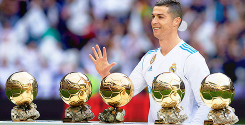 Cristiano Ronaldo presents his 5 Ballon d'Or to Real Madrid fans at the Santiago Bernabéu in 2017