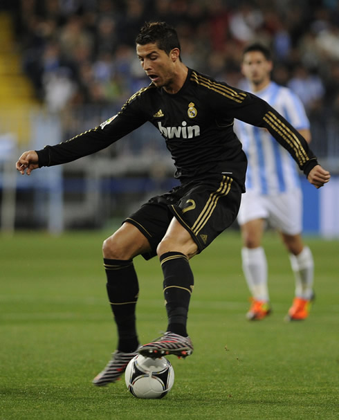 Cristiano Ronaldo skills when dribbling defenders in Real Madrid 2011-2012