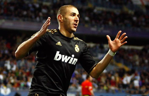 Karim Benzema goal celebrations in Malaga 0-1 Real Madrid, for the Copa del Rey 2011-2012