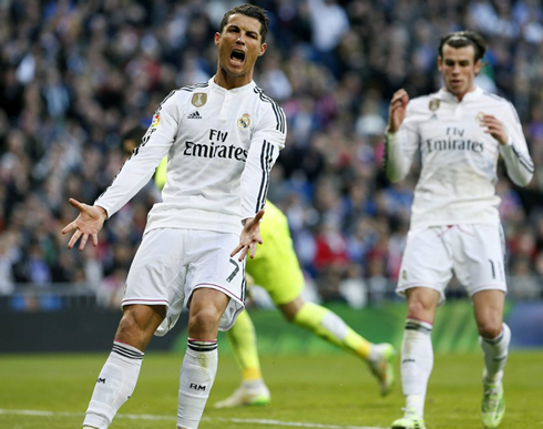 Cristiano Ronaldo gets furious and mad with Gareth Bale, after he decided not to pass him the ball