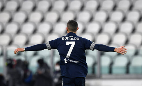 Cristiano Ronaldo celebrates scoring his goal against Sassuolo