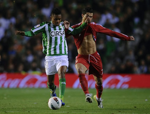 Cristiano Ronaldo being pulled by Nelson, by his shirt, showing his six-pack abs