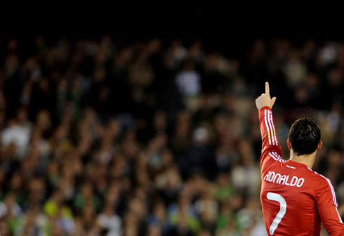 Cristiano Ronaldo raising his left finger to the crowd in Betis vs Real Madrid