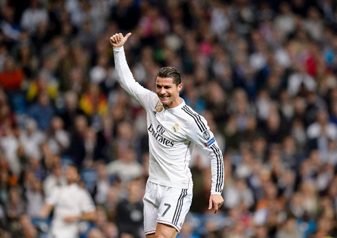 Cristiano Ronaldo puts his thumb up in Real Madrid vs Schalke 04