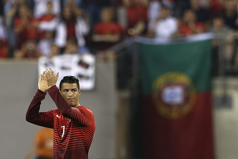 Cristiano Ronaldo applauding the fans at the Met Life stadium, following the Portuguese hymn