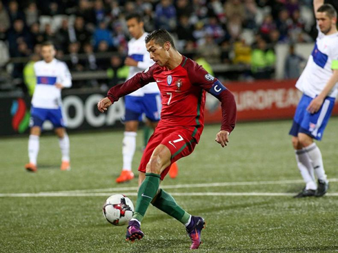 Cristiano Ronaldo finishing touch with his left foot