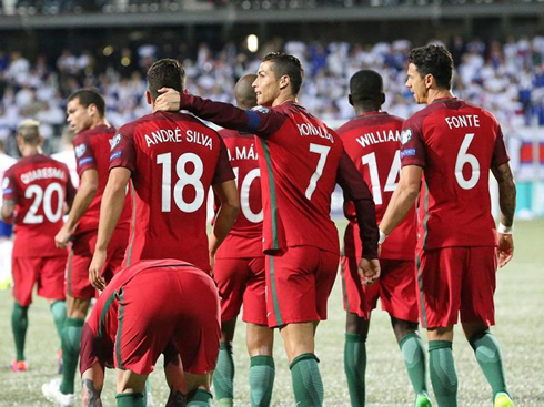 Cristiano Ronaldo putting his arm around André Silva, in Faroe Islands 0-6 Portugal