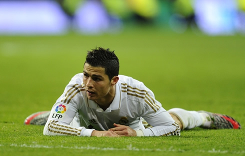 Cristiano Ronaldo with his belly turned to the ground in Real Madrid vs Barcelona