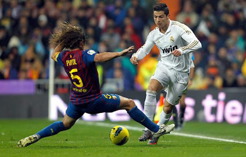 Cristiano Ronaldo dribbles Carles Puyol in Real Madrid vs Barcelona